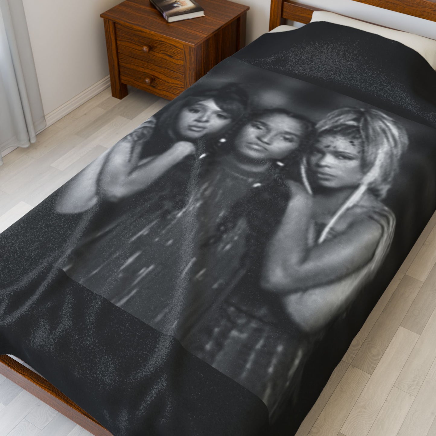 TLC Velveteen Plush Blanket with Iconic 90s Design